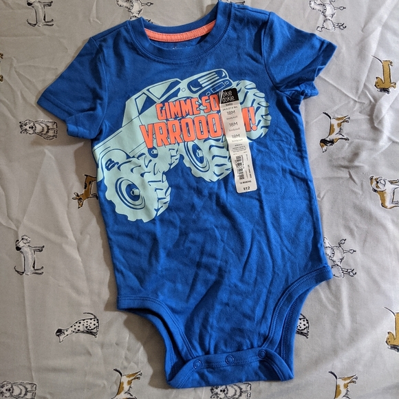 Summer Clothing a Bundle (1 Item NWT) - Picture 4 of 4